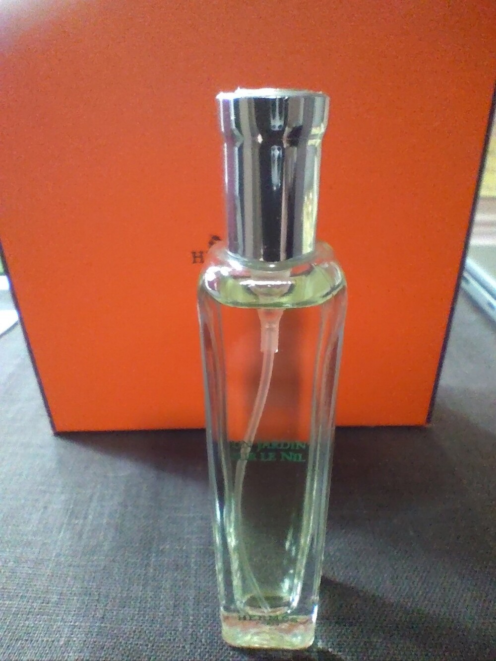 Un Jardin Sur Le Nil by Hermes - EDT Travel Size .5 Oz - Picture 2 of 4